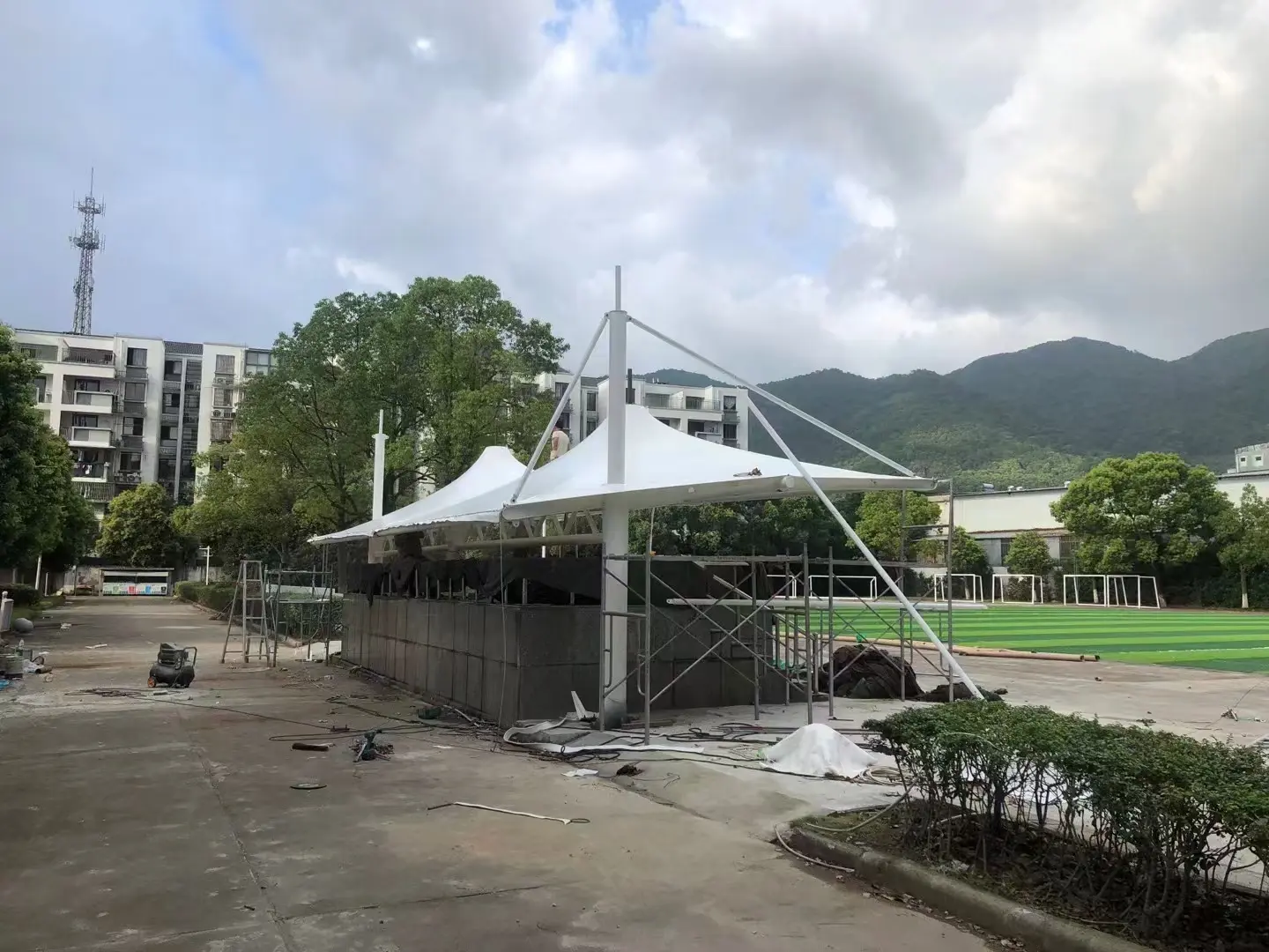 2026年贵州安龙停车棚球场棚改造纪实：老旧雨棚换新，运维压力怎么降